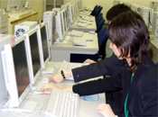 momoyama_pto02 学内のパソコンを利用する学生